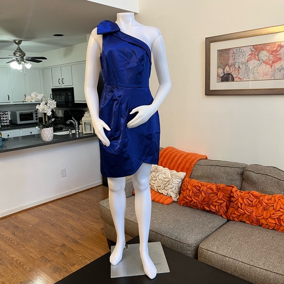 ❣️🆕Aidan by ADRIANNA PAPELL One Shoulder Satin Bow Cocktail Dress❣️ - Picture 3 of 11